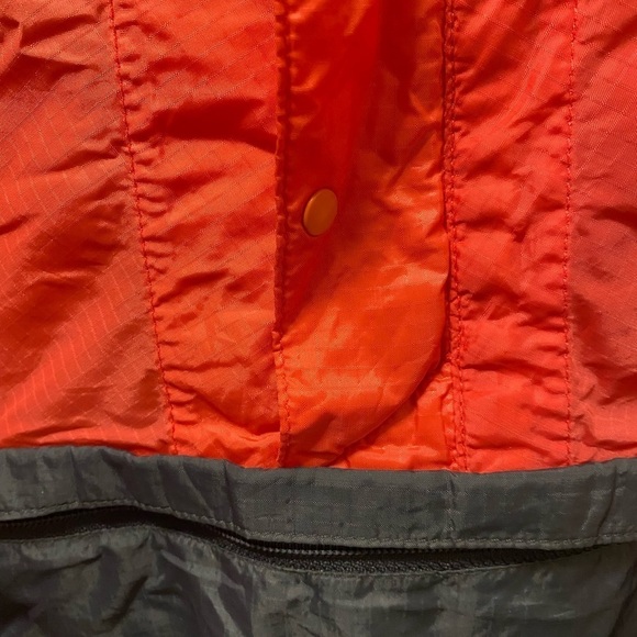 Patagonia pull over windbreaker with front pouch - Picture 6 of 7